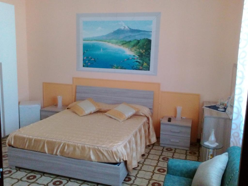 Bed and Breakfast Beb I Delfini Di Casa Paola Маскали Экстерьер фото