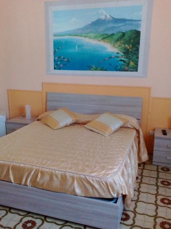 Bed and Breakfast Beb I Delfini Di Casa Paola Маскали Экстерьер фото