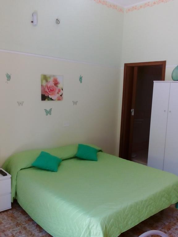Bed and Breakfast Beb I Delfini Di Casa Paola Маскали Экстерьер фото